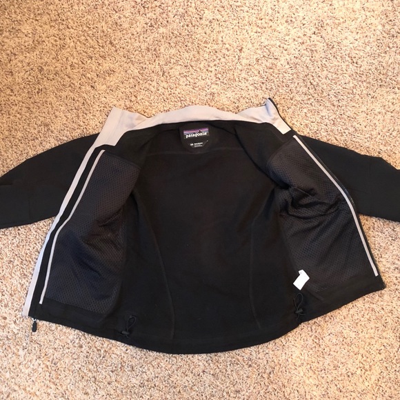 Patagonia men’s jacket-waterproof - Picture 2 of 5